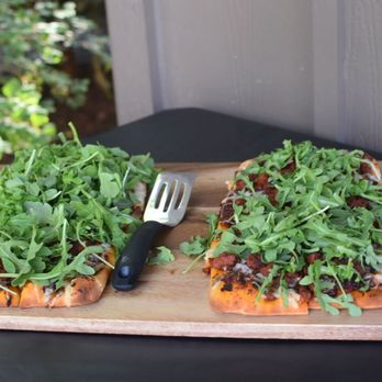 La Paella Bend - Flat bread with chorizo, arugula, balsamic glaze and other yummy stuff. You get to pick your favorite toppings from a long list - Caterers Near Me La Paella Bend - Flat bread with chorizo, arugula, balsamic glaze and other yummy stuff. You get to pick your favorite toppings from a long list - Caterers Near Me
