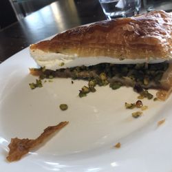 Beefcut - La spécialité en dessert... glace au yaourt, pistache et feuilles de brick au miel... un délice
