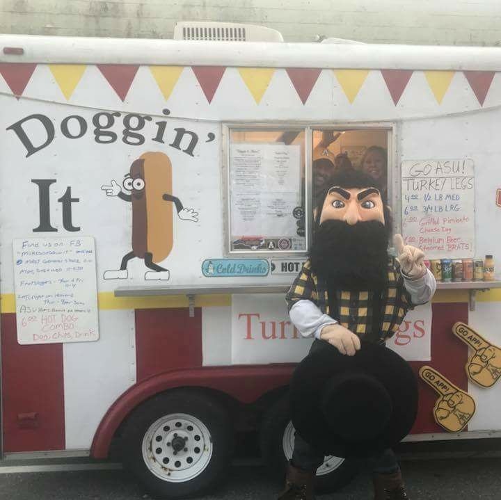Doggin' It Logo