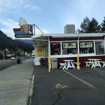 East Wind Drive-In - American Near Me - Cascade Locks, Oregon East Wind Drive-In - American Near Me - Cascade Locks, Oregon