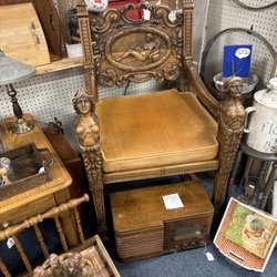 Aunt Bee's House - Fell in love with this chair