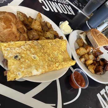 The Ugly Mug Diner - Greek Omelet w/ Ham and Loxiluxe on sourdough bread - Breakfast & Brunch Near Me - Salem, Massachusetts