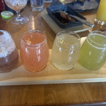 Roadtrip Bayshore - Sangria flight - Cocktail Bars Near Me - Bay Shore, New York