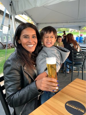 Goldfinger Brewing Company by null