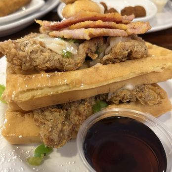 Maple Leaf Diner - American Near Me - Dallas, Texas Maple Leaf Diner - American Near Me - Dallas, Texas