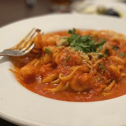 Pranzo Italian Grill - Linguine Valentino:  Extra Virgin olive oil, crushed red chili, tomato sauce, shrimp, garlic, parsley, preserved lemon