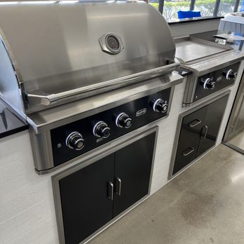 Luxe Outdoor Living - Hot Tub & Pool Near Me - Pompano Beach, Florida Luxe Outdoor Living - Hot Tub & Pool Near Me - Pompano Beach, Florida