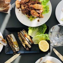 La Banane - Razor clams (bottom) calamari (top)