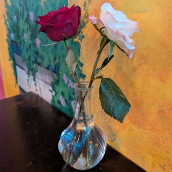 Tony’s Kitchen - Flowers on a table - Breakfast & Brunch Near Me - Long Beach, California