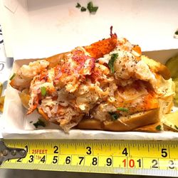 Quincy's Original Lobster Rolls - Quincy's Classic Lobster roll, 11/21/23, Paoli
