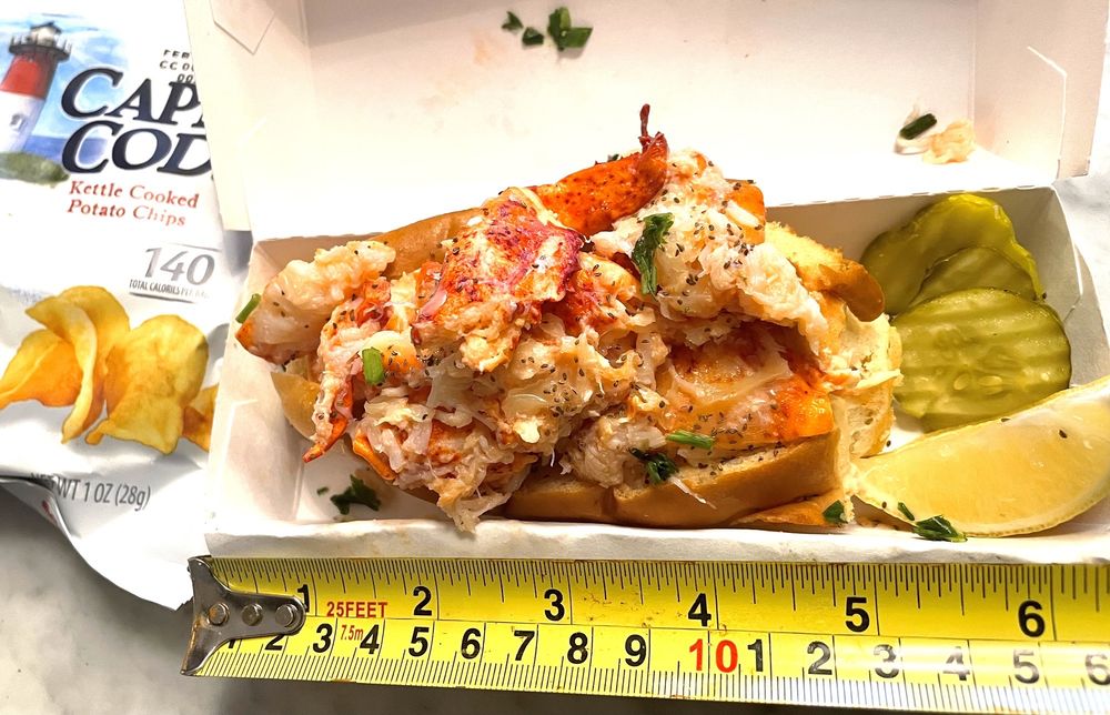 QUINCY’S ORIGINAL LOBSTER ROLLS 111 E Lancaster Ave, Paoli