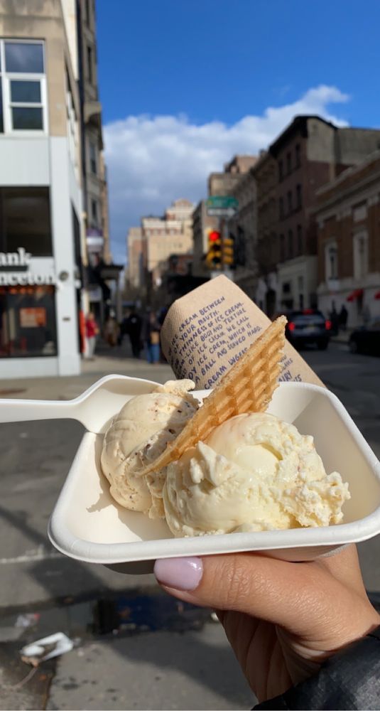 JENI’S SPLENDID ICE CREAMS Ice Cream & Frozen Yogurt 1901 Chestnut