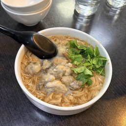 Vermicelli with oyster and intestine Vermicelli with oyster and intestine
