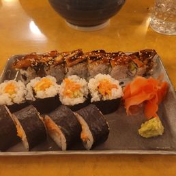Spicy salmon, spicy tuna, and Eel roll
