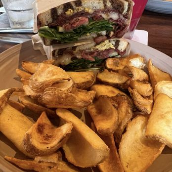 Monarch Ocean Pub - Gastropubs Near Me - Del Mar, California