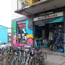 Bicicletería Rolando - Este taller se especializa en arreglos y cambios, tienen contacto directo con sus clientes a través de teléfono e Internet.