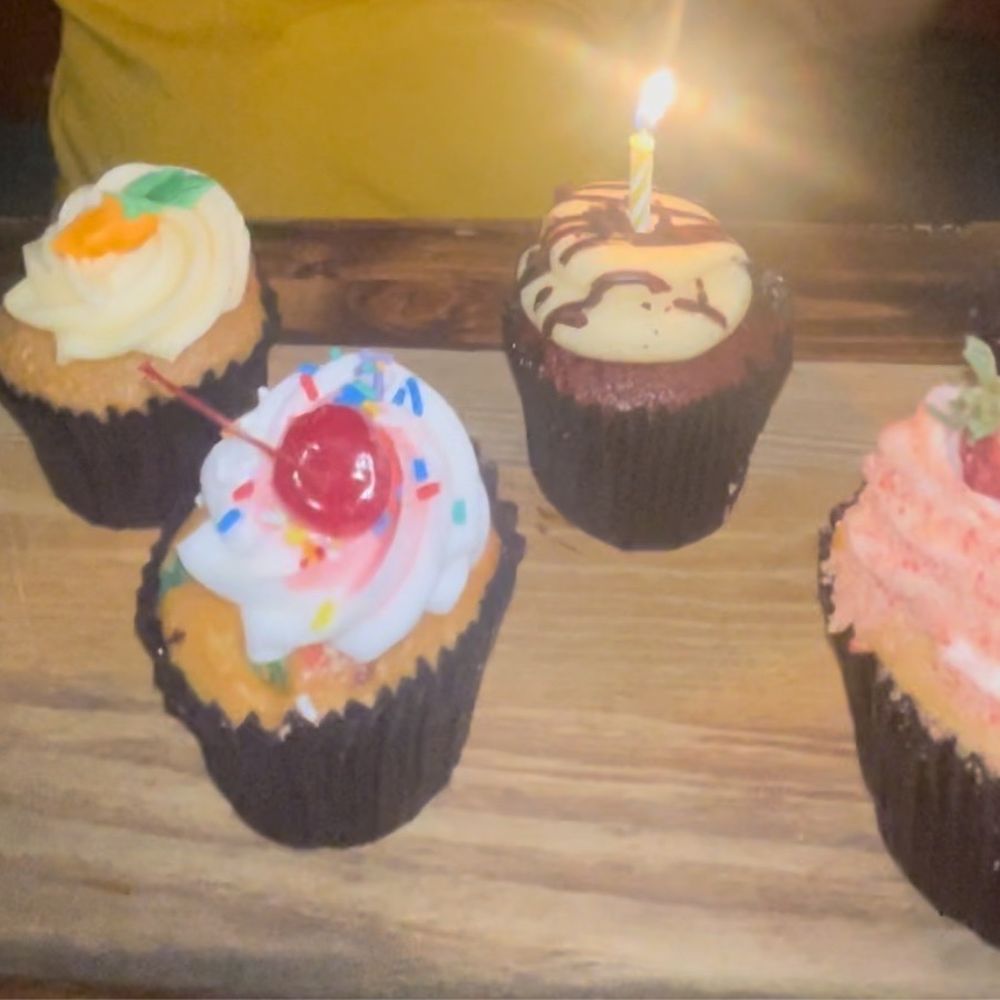 Carrot cake, red velvet, Oreo madness, etc. 6 pack cupcakes
