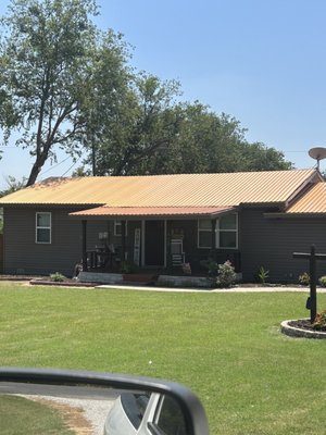 Robert's Siding & Metal Roofing Logo