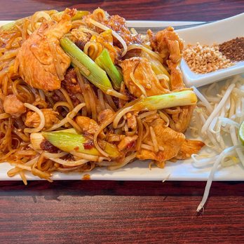 SabaiDee Thai Lao Cuisine - Pad Thai - Laotian Near Me - Fresno, California