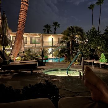 Descanso Resort - Nighttime at Descanso - Resorts Near Me - Palm Springs, California Descanso Resort - Nighttime at Descanso - Resorts Near Me - Palm Springs, California