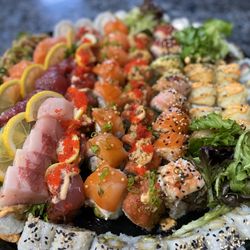 Unique Cuisine - Chefs choice platter with sashimi