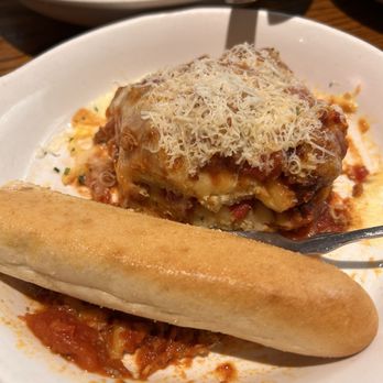 Olive Garden Italian Restaurant - Lasagna - Italian Near Me - Beaverton, Oregon Olive Garden Italian Restaurant - Lasagna - Italian Near Me - Beaverton, Oregon