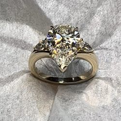 JD3 Jewelry & Gemstones - Pear shaped diamond engagement ring with pear shaped side diamonds