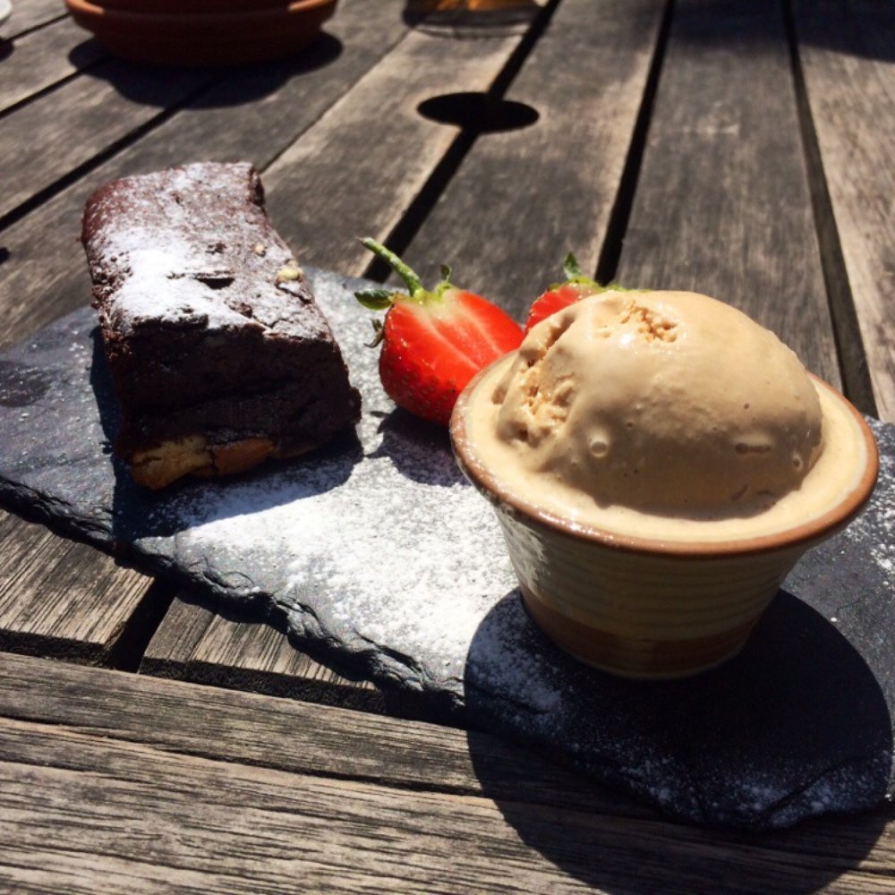 Swan Hotel - Chocolate Brownie - Hotels Near Me - Staines, SRY Swan Hotel - Chocolate Brownie - Hotels Near Me - Staines, SRY