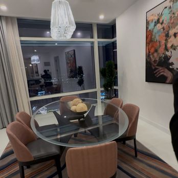 ARIA Sky Suites - Dining room with table for 6 - Hotels Near Me - Las Vegas, Nevada ARIA Sky Suites - Dining room with table for 6 - Hotels Near Me - Las Vegas, Nevada