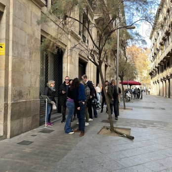 Can Paixano - Line to get in - Tapas/Small Plates Near Me - Barcelona, B
