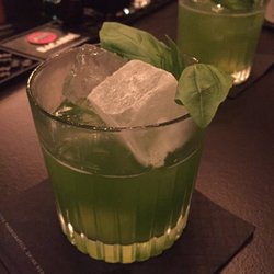 Perlen & Primaten - Gin basil smash