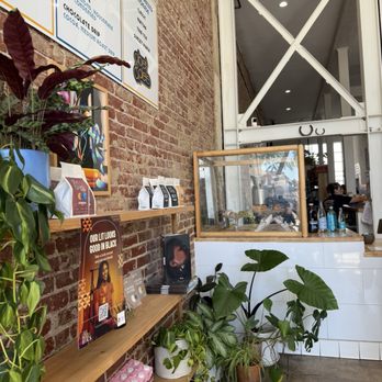 Obet & Del's Coffee - Inside - Coffee & Tea Near Me - Los Angeles, California Obet & Del's Coffee - Inside - Coffee & Tea Near Me - Los Angeles, California