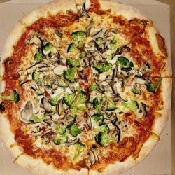 Larry & Joe's Pizzeria - 18" Broccoli Pizza $19.00 + Mushrooms $3.00 (04/12/25). @LarryAndJoes1982 #JerseyCity #ItalianFood #Pizza #FoodPorn