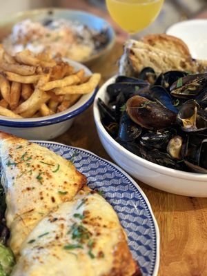 Loupiotte Kitchen by null