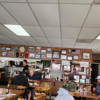 Snooty Fox - Quick look at the kitchen and the internal decorations. - Breakfast & Brunch Near Me - Laguna Hills, California