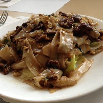 Thai Barbeque - Drunken Noodles w/beef - Thai Near Me - Long Beach, California
