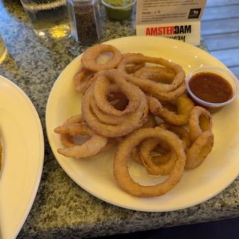 Hemingway's Restaurant - Onion rings - Bars Near Me - Toronto, Ontario