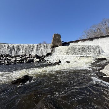 Shetucket River Water Trail - Dam view - Rafting/Kayaking Near Me Shetucket River Water Trail - Dam view - Rafting/Kayaking Near Me