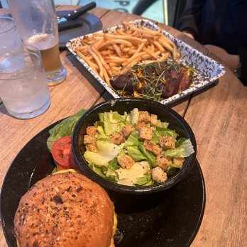 The Pocket - Cocktail Bars Near Me - Encinitas, California