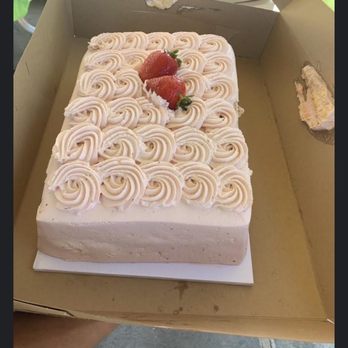 La Monarca Bakery & Cafe - Cake - Bakeries Near Me - Whittier, California La Monarca Bakery & Cafe - Cake - Bakeries Near Me - Whittier, California