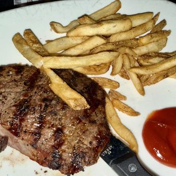 Applebee's Grill + Bar - 6 oz Sirloin Steak with fries. - American Near Me - Uvalde, Texas