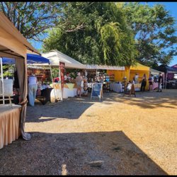 Ramona Grange - Market setting up