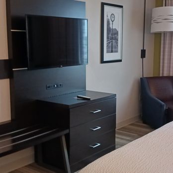 Holiday Inn Express & Suites - King Bed ADA Accessible Suite (Third Floor) - Hotels Near Me - Florence, South Carolina Holiday Inn Express & Suites - King Bed ADA Accessible Suite (Third Floor) - Hotels Near Me - Florence, South Carolina