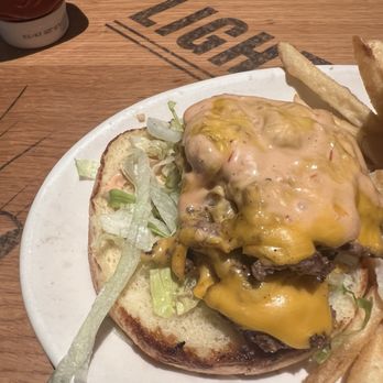 BJ's Restaurant & Brewhouse - Smash burger - New American Near Me - Temecula, California