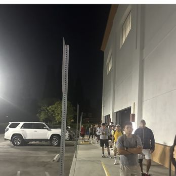 EōS Fitness - Line to get into the building. - Gyms Near Me - La Mirada, California EōS Fitness - Line to get into the building. - Gyms Near Me - La Mirada, California