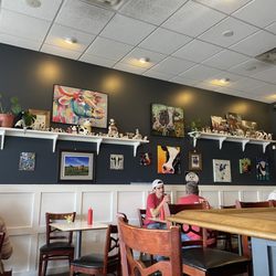 Bones' Burgers - Love the cow art!