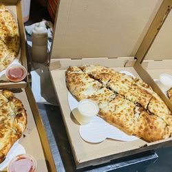 Lindy's - Huge portions !! Huge calzones