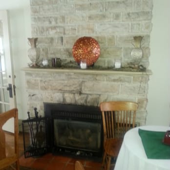 Juniata valley winery - fireplace and dining room - Bed & Breakfast Near Me - Mifflin, Pennsylvania