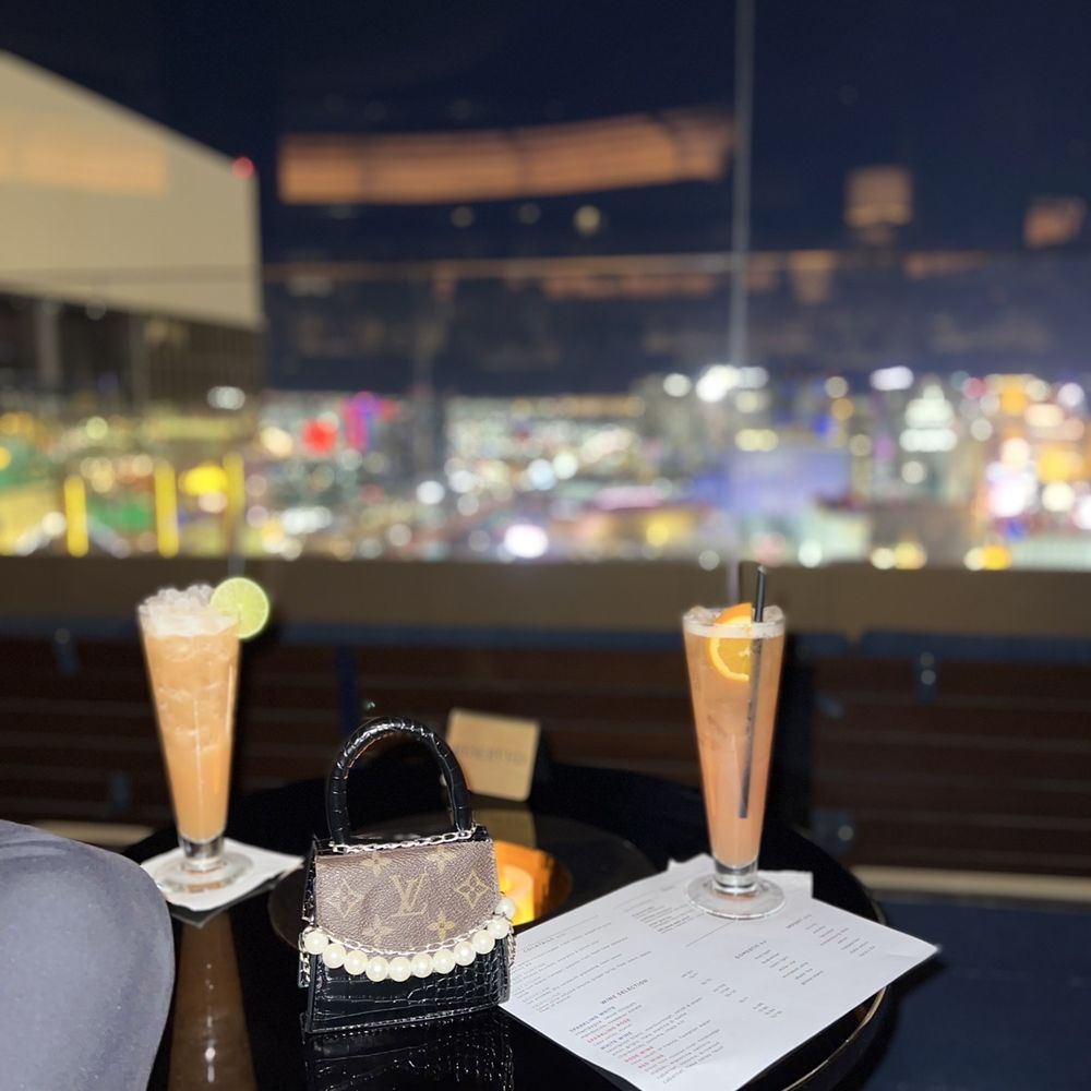 Skyfall Panoramic Bar & Lounge - Inside and drinks - Cocktail Bars Near Me - Las Vegas, Nevada Skyfall Panoramic Bar & Lounge - Inside and drinks - Cocktail Bars Near Me - Las Vegas, Nevada