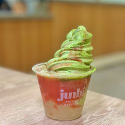Strawberry Sunset - (Matcha Dusting, Strawberry Purée, Aloe, Coconut Chips) Matcha